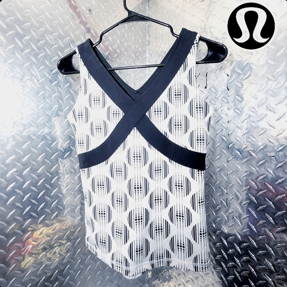 Lululemon Activewear top - Picture 1 of 6